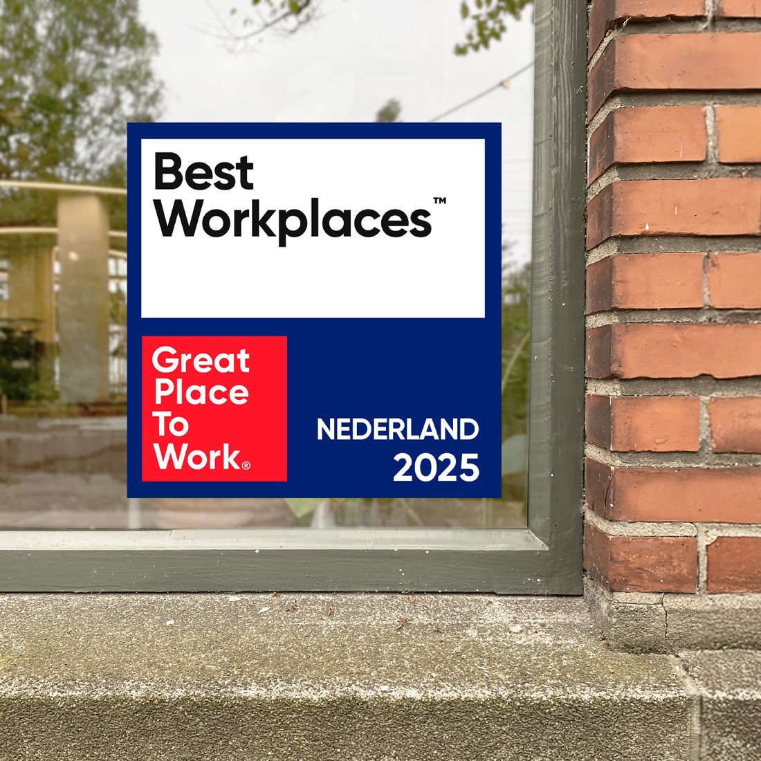 GPTW_Merchandise_Webshop_BWSticker_M